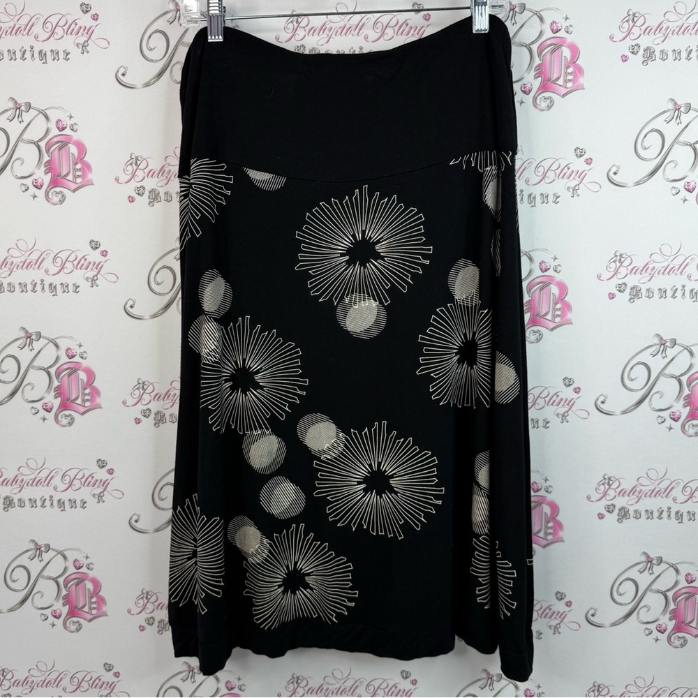 Maya skirt fireworks flowers flowy Black and White Floral A-Line Skirt